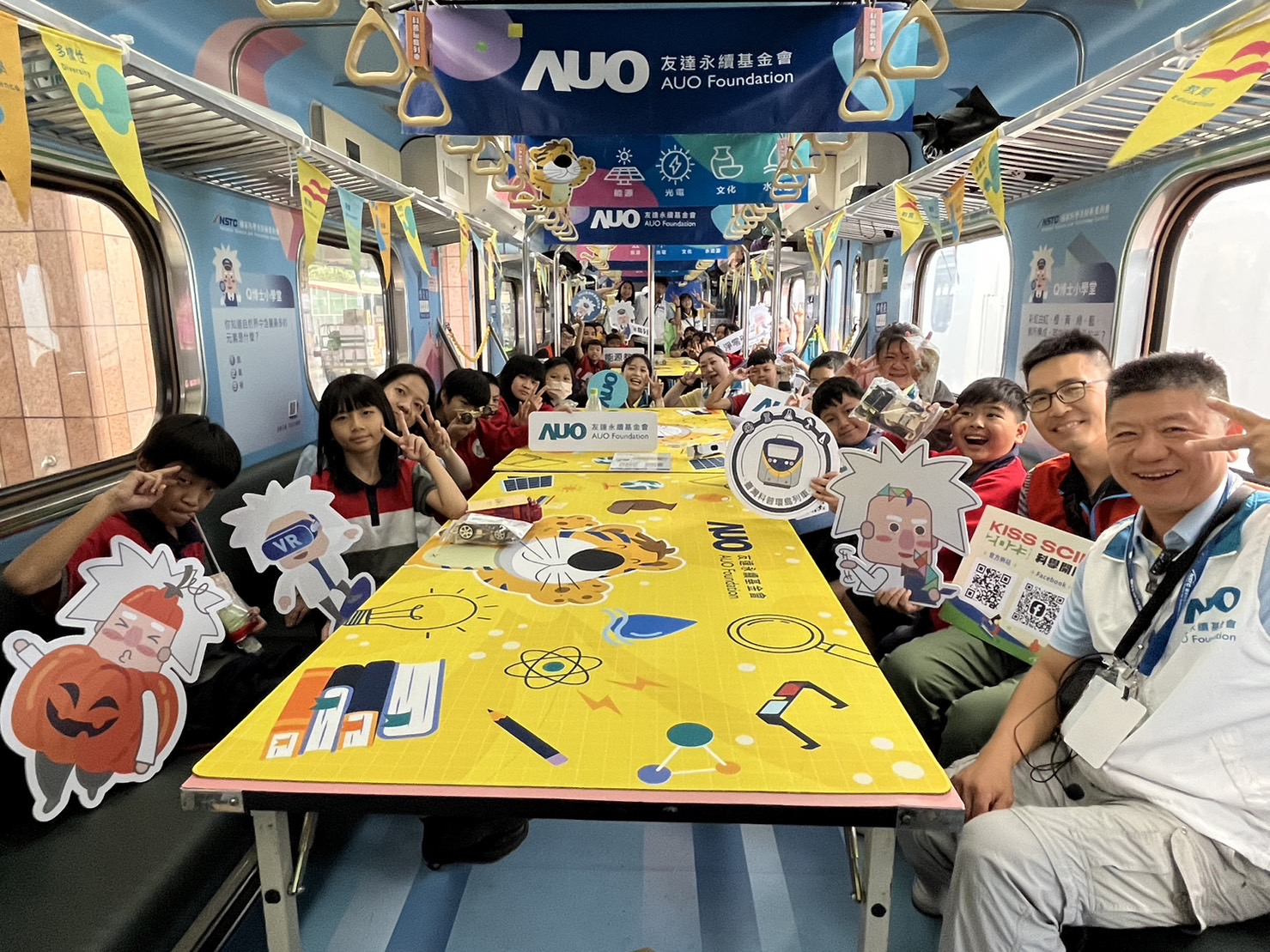 3499拉斯维加斯永續基金會參與「臺灣科普環島列車」，設計基礎科學車廂課程，以「淨零碳排和永續能源」為主題，讓學生透過創意實驗認識淨零知識，以及思考生活中的減碳行為